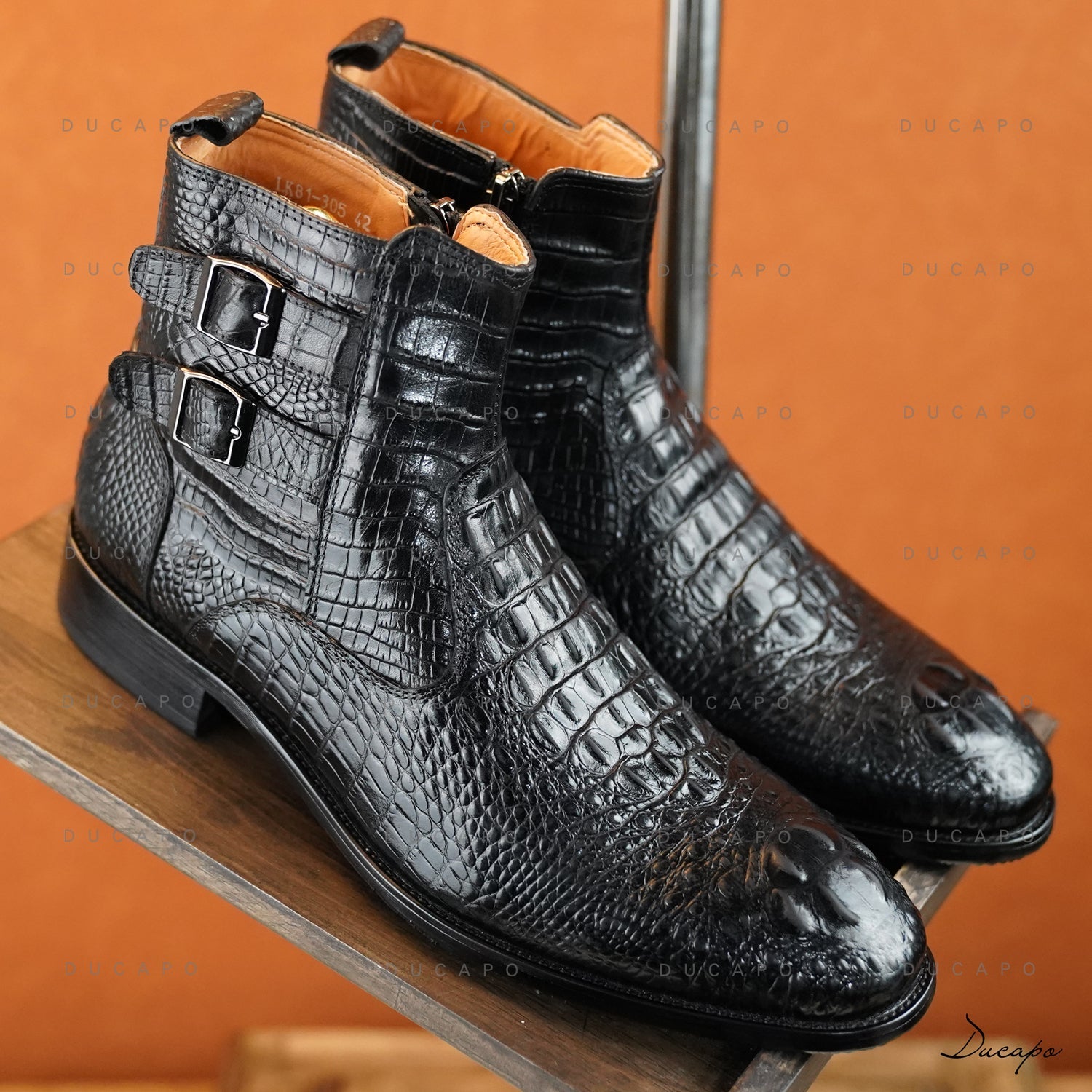 Ducapo-Stiefel mit Schnallenstruktur